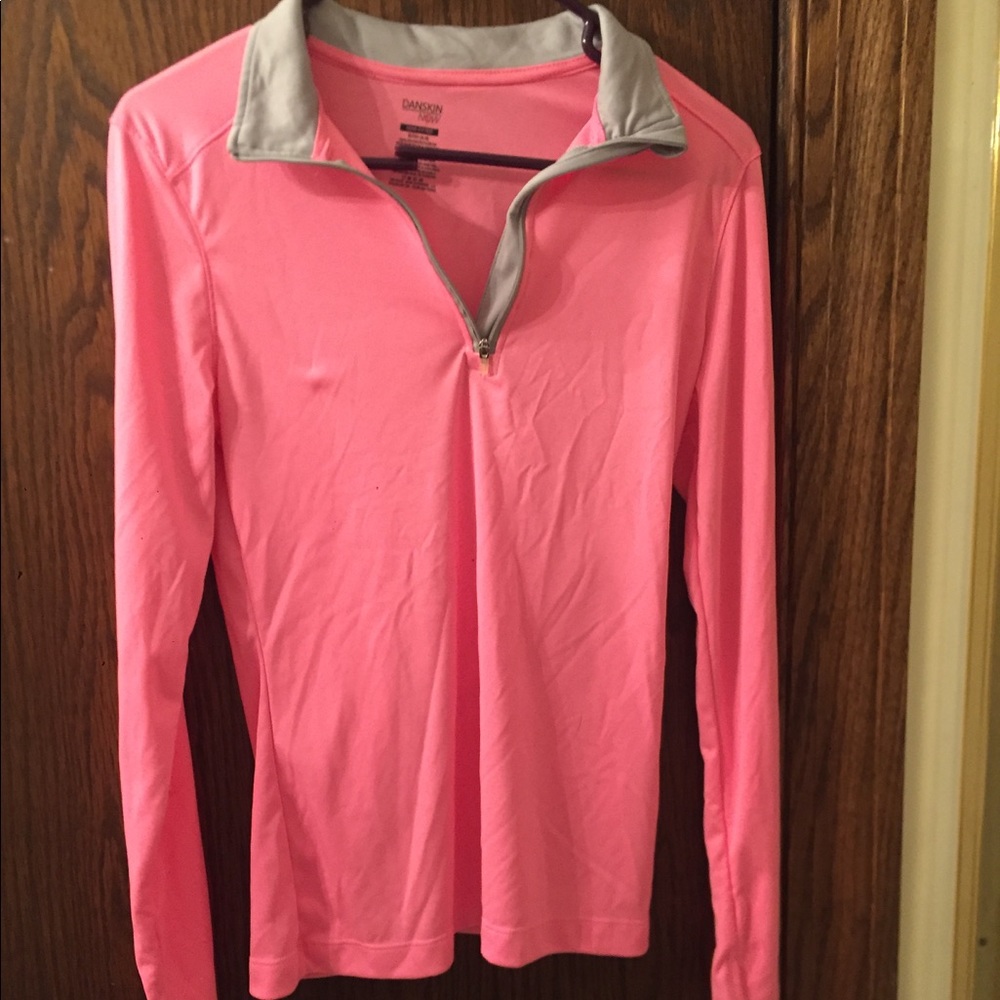 Semi-fitted athletic shirt